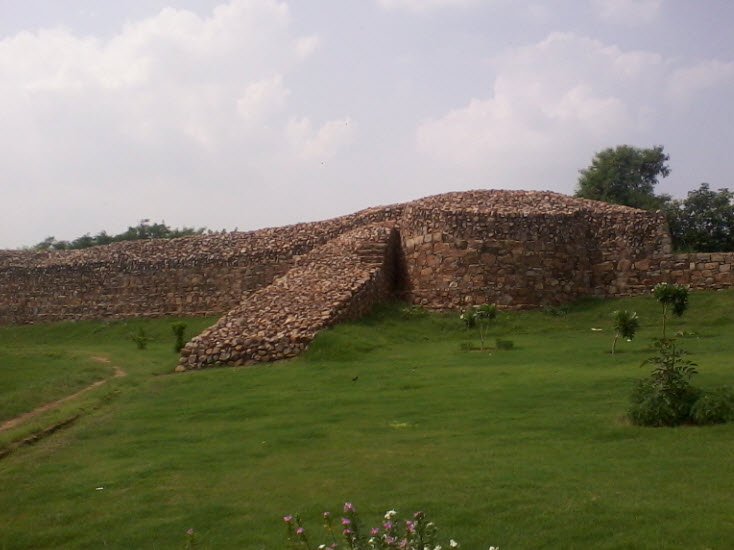 Qila Rai Pithora or Lal Kot, Delhi, India